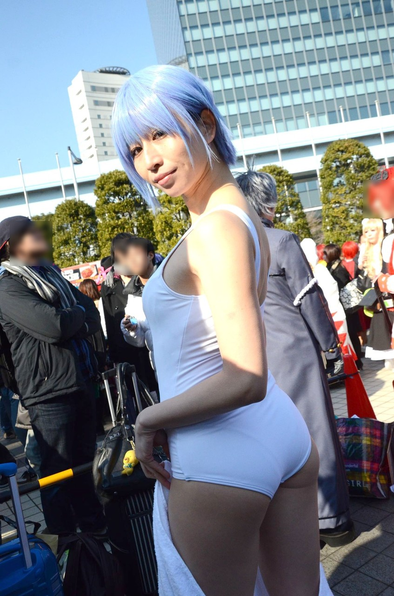 Illustration for article titled Salute Comiket's Cosplay Insanity: Day One